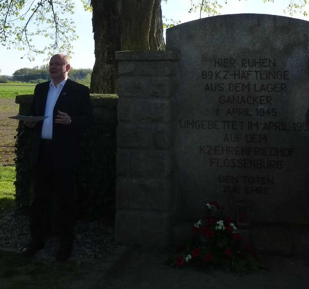 SPD-Kreisvorsitzender Dr. Bernd Vilsmeier machte die Entstehung und die besonderen Inhalte der Bayerischen Verfassung von 1946 begreifbar.