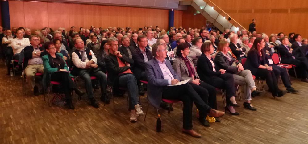 Viele SPD-Mitglieder aus der Region in der sehr gut gefüllten Landauer Stadthalle wollten die Kandidaten für den SPD-Landesvorsitz persönlich kennen lernen.