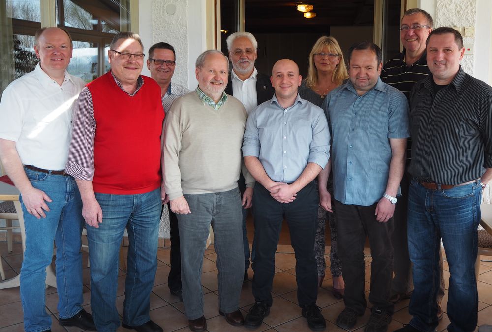 Die Vorsitzenden der SPD-Ortsvereine im Mittleren Vilstal trafen sich in Steinberg-Warth: (v.li.) Bernd Vilsmeier, Hugo Steiner, Josef Hatzmannsberger, Hartmut Manske, Johann Hölzl, Andy Zukunft, Barbara Scharf, Hans Vilsmeier, Franz Wimmer, Franz Vilsmeier.