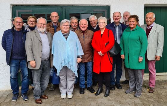 SPD Senioren mit dem Bezirksvorsitzenden Hartmut Manske (3.v.l.) und Kreisrat Dr. Bernd Vilsmeier (4.v.r.)