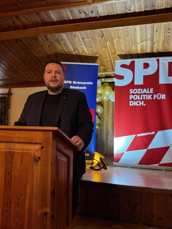 SPD-Bundestagkandidat Severin Eder bei seiner Rede: Wir stehen für Gerechtigkeit und Verlässlichkeit!