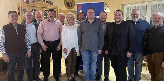 die neue Vorstandschaft mit den Gästen Severin Eder und Heinirich Trapp