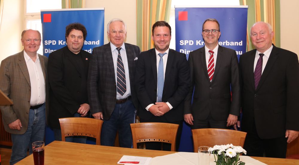 Freuten sich über ein leidenschaftliches Plädoyer von Markus Rinderspacher MdL (2.v.re.) für Frieden, Freiheit und Demokratie: (v.li.) Dr. Bernd Vilsmeier, Martin Rapke, Udo Egleder, Florian Huber, Heinrich Trapp.