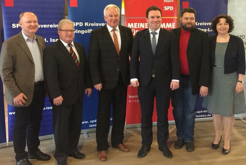 Die SPD-Stimmkreiskandidaten stehen fest: (v.li.) SPD-Kreisvorsitzender Dr. Bernd Vilsmeier, Hans Sarcher (Zweitstimme Bezirk), Udo Egleder (Erststimme Bezirk), Florian Huber (Erststimme Landtag), Martin Rapke (Zweitstimme Landtag) und Ruth Müller MdL.